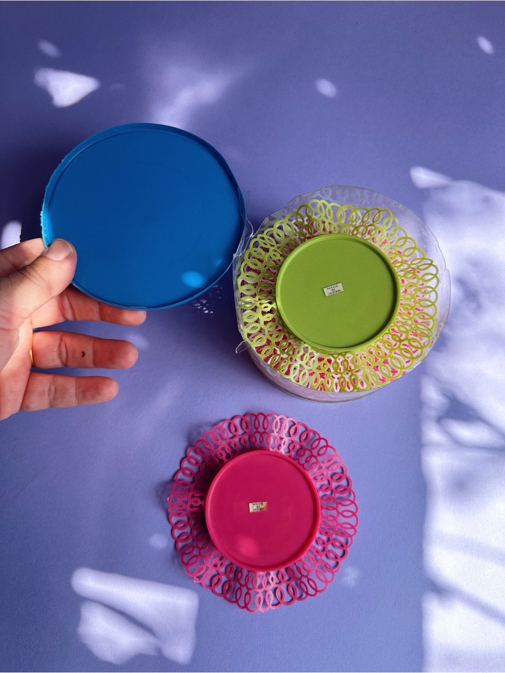 Vintage Lustro-Ware Plastic Lace Ruffled Edge Coasters Set of 6 Original Box - Picture 3 of 8